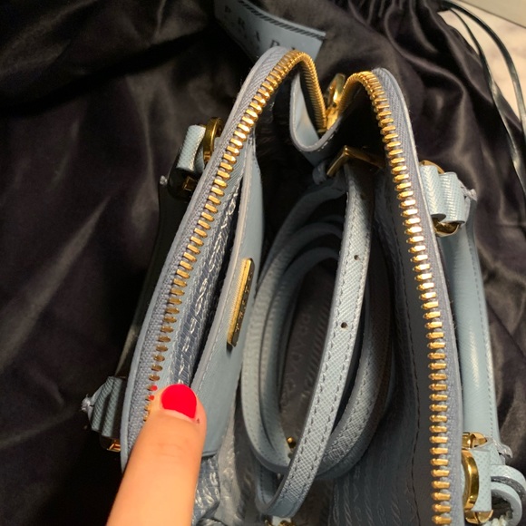 🛑SOLD🛑Prada saffiano mini lux crossbody - Picture 5 of 8